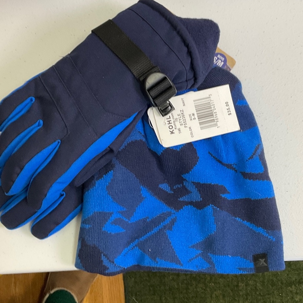 ZeroXposur Gloves and Beanie Set